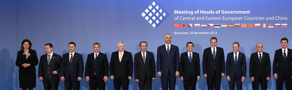 中國——中東歐國際領(lǐng)導人集體合影留念
