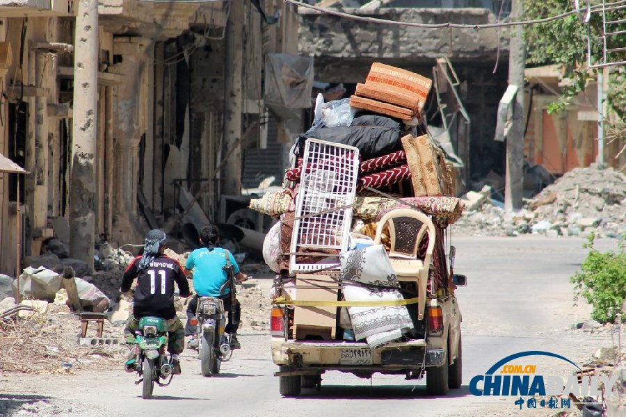 敘利亞東部城鎮(zhèn)發(fā)生激烈交火 鋼筋水泥大橋被炸斷