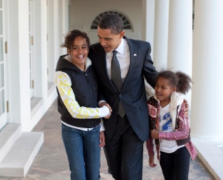 奧巴馬執(zhí)政百天親民有高招 300張照片狂秀白宮生活