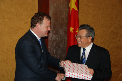 加拿大交通部長:合作前景廣闊 期待更多中國游客赴加