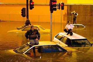 布里斯班降暴雨引發(fā)洪水