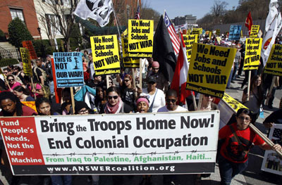 組圖：美國(guó)爆發(fā)反戰(zhàn)游行8人遭拘 矛頭直指奧巴馬