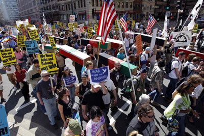 組圖:美國爆發(fā)反戰(zhàn)游行8人遭拘 矛頭直指奧巴馬