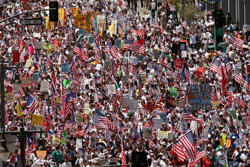 美十萬人五一期間走上街頭 抗議亞利桑那州嚴(yán)苛移民法