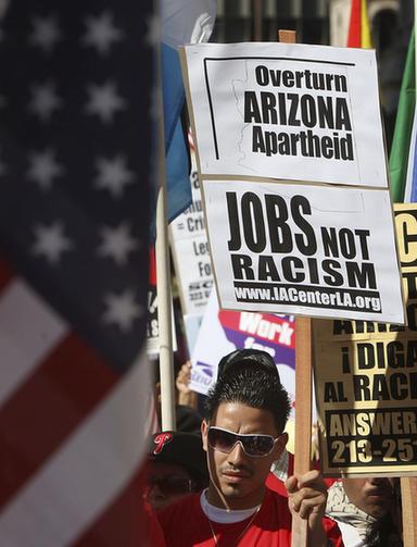 美十萬人五一期間走上街頭 抗議亞利桑那州嚴(yán)苛移民法