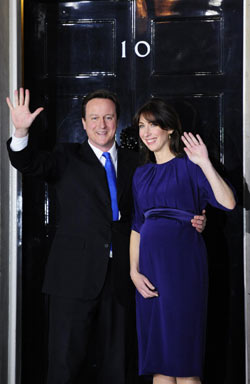 卡梅倫入主英國(guó)首相府 聯(lián)合政府面臨諸多挑戰(zhàn)