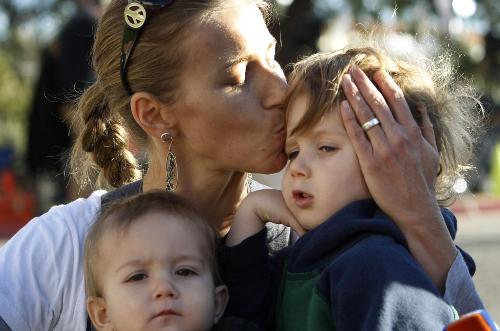 美國舉國為亞利桑那州槍擊案遇難者默哀