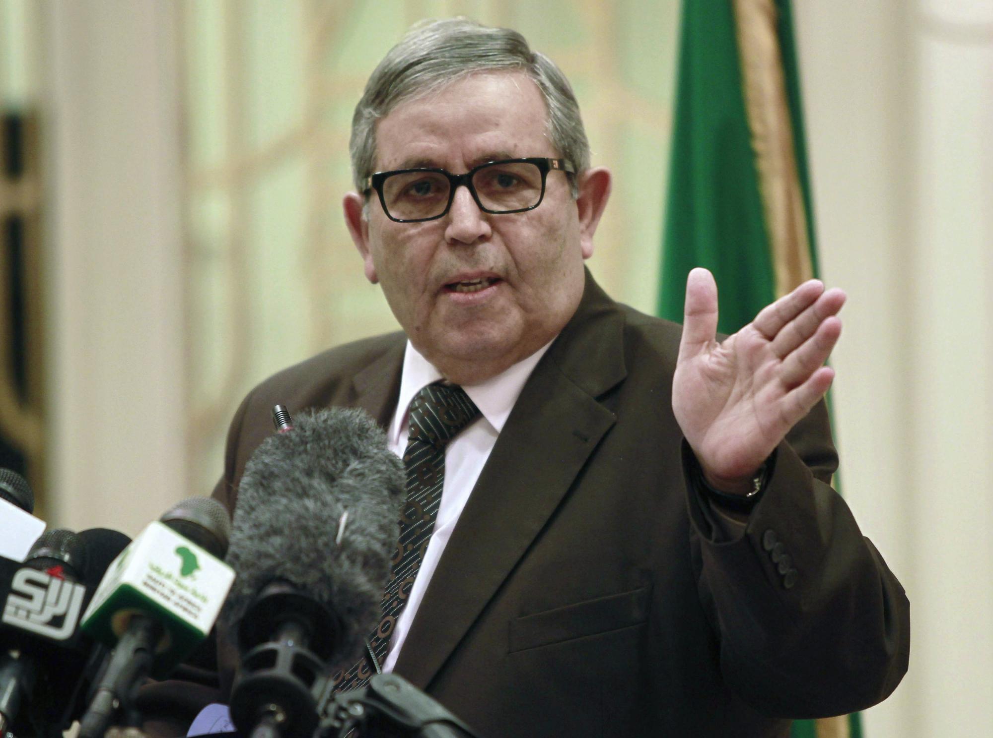 多哈利比亞聯(lián)絡小組會議要卡扎菲下臺 北約繼續(xù)空襲