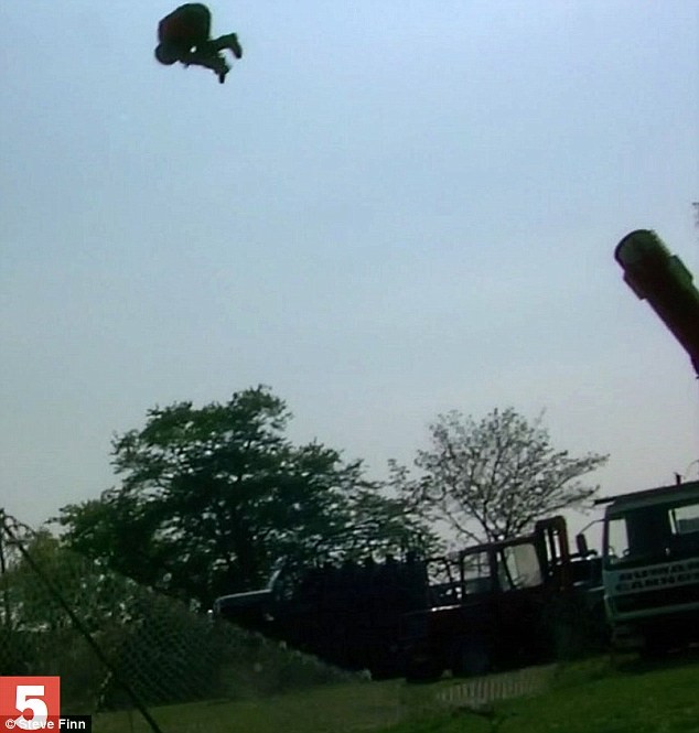 英發(fā)射“人體炮彈”釀慘劇 安全網(wǎng)出問題演員墜地身亡