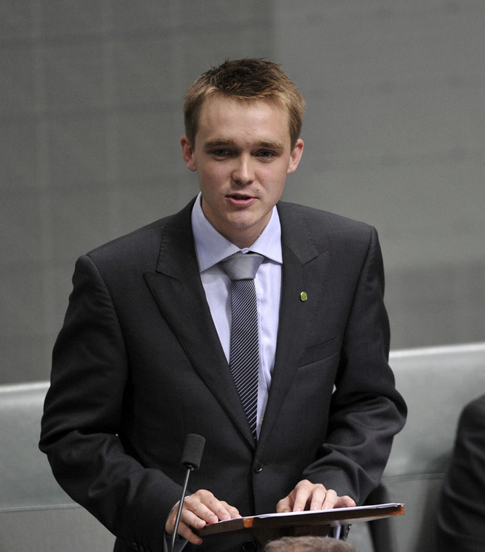 大學生勇闖聯(lián)邦國會、華裔女意外當選 全球最年輕議員趣聞