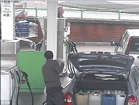 英國(guó)“加霸王油”現(xiàn)象增多 警方公布照片勸嫌犯收手