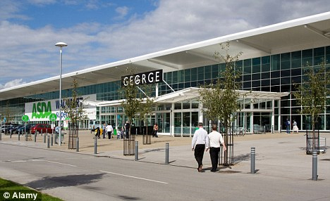 英國富商酒駕拒捕豪車賄賂警察 機(jī)關(guān)算盡有錢難買鬼推磨