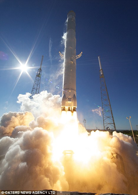 NASA航天飛機(jī)退役 美國(guó)私營(yíng)飛機(jī)“接棒”