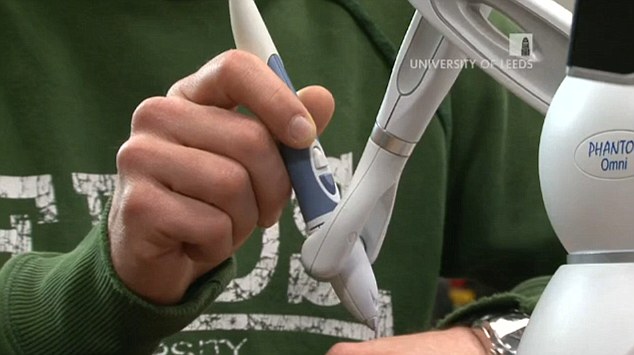 英國研究者發(fā)明有觸覺的微創(chuàng)手術(shù)刀