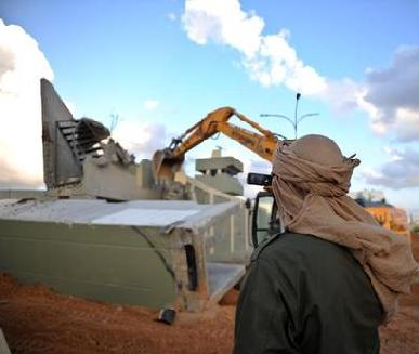 利執(zhí)政當局對蘇爾特久攻不下 卡扎菲南部建“國中國”？