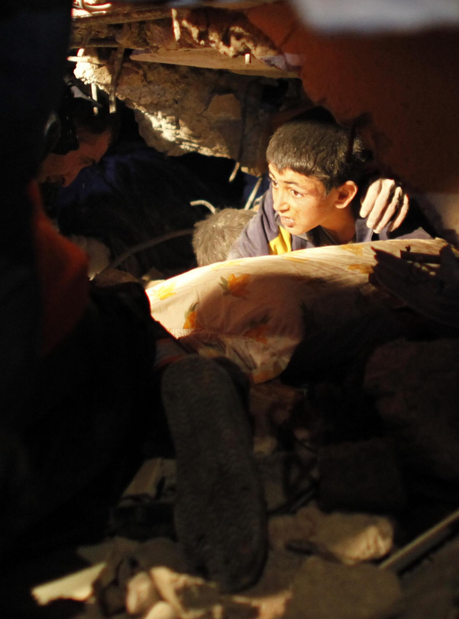 7.3級(jí)強(qiáng)震襲擊土耳其 200余人遇難上千建筑坍塌