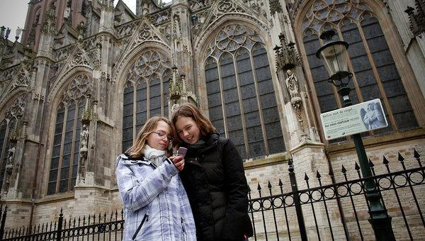 荷蘭夫婦為天使雕塑開(kāi)熱線受追捧 教堂眼紅欲“搶生意”