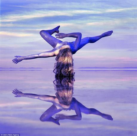 讓人體與自然完美融合 法國(guó)攝影師打造“天人合一”