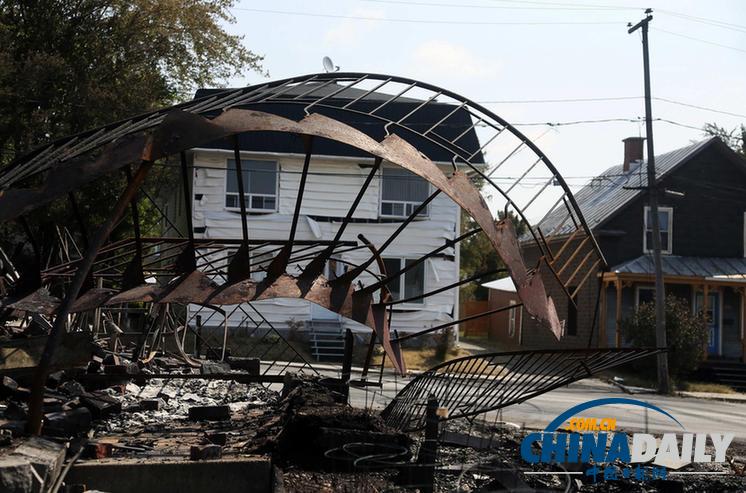 組圖：加拿大油罐車出軌爆炸五死數(shù)十傷 總理趕赴現(xiàn)場(chǎng)