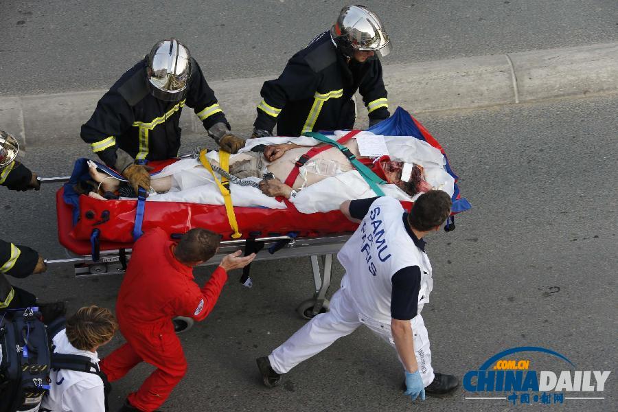 法國火車脫軌致6人死亡22人重傷 奧朗德赴現(xiàn)場視察