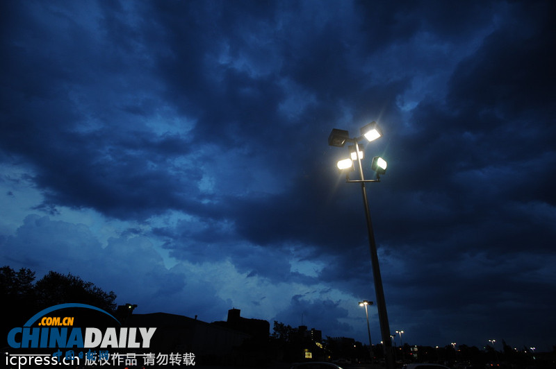 尼亞加拉大瀑布出現(xiàn)詭異陰云 仿佛世界末日(組圖)