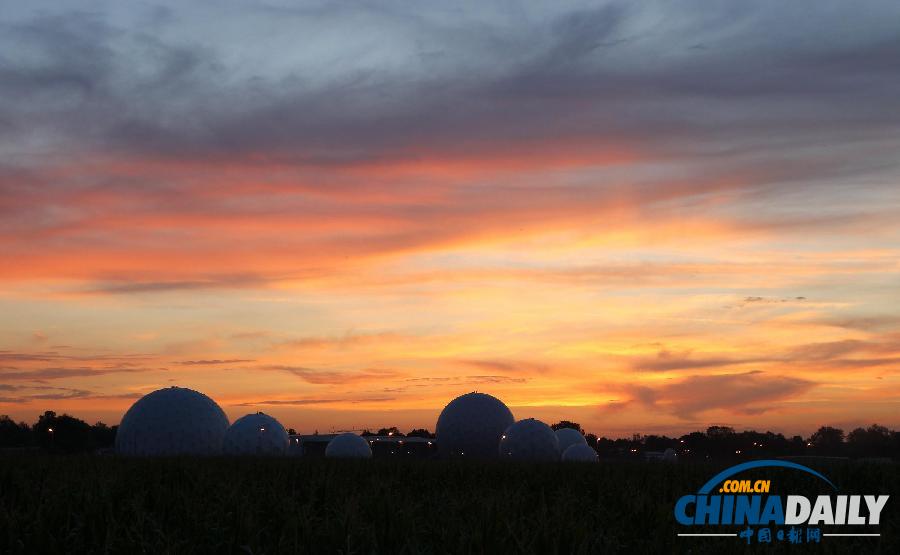 晨曦中的“大耳朵”:前美國駐德監(jiān)聽站日出美景(圖)