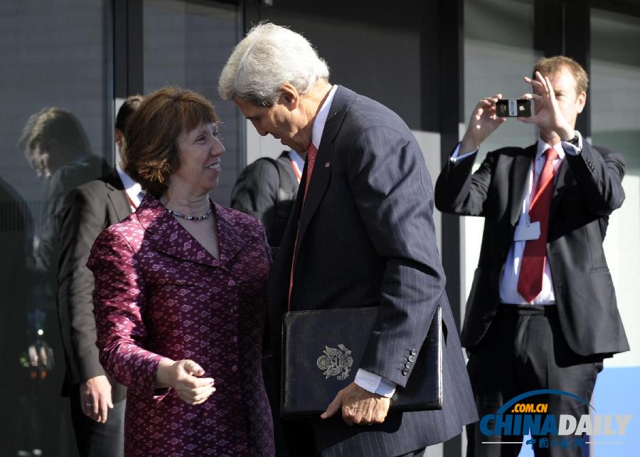 克里參加歐盟外長(zhǎng)非正式會(huì)議 與阿什頓“貼面吻”超親熱