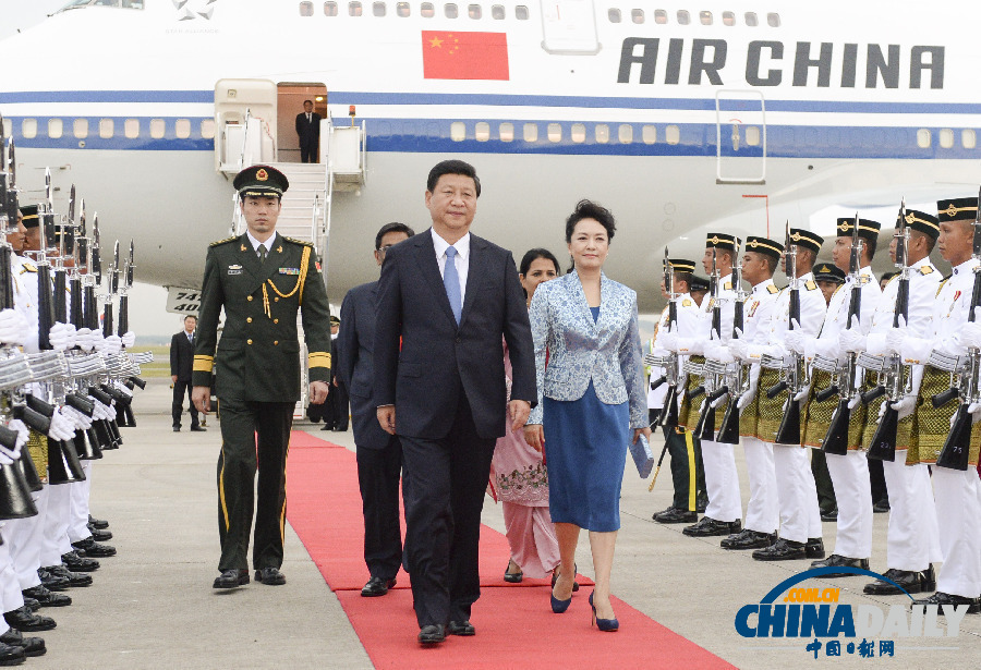 最炫民族風(fēng):盤點(diǎn)彭麗媛東南亞一行亮麗著裝(圖)