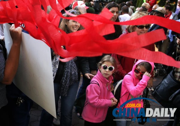 美國華盛頓一動物園重開 大熊貓“添添”可愛亮相(組圖)
