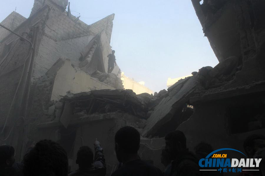 敘城市阿勒頗連遭8天空襲 已致300余人死亡