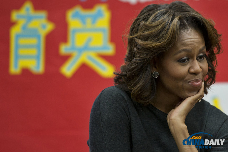 米歇爾參觀育英學(xué)校聽(tīng)學(xué)生講中國(guó)之行 為訪華做準(zhǔn)備