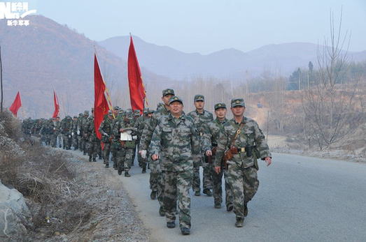 濟南軍區(qū)某裝甲旅冬季野營演練16種戰(zhàn)術