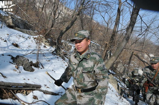 濟南軍區(qū)某裝甲旅冬季野營演練16種戰(zhàn)術