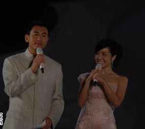 中秋晚會(huì)彩排圖片曝光 侯佩岑謝霆鋒到場(chǎng)（圖）