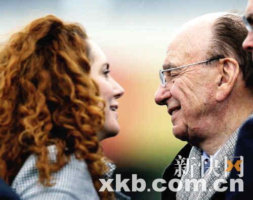 布魯克斯：英國小報女王華麗蛻變記