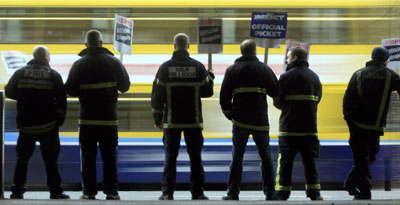 愛爾蘭25萬工人大罷工 抗議政府減薪計劃