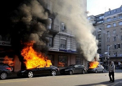 瑞士反世貿(mào)組織游行演變?yōu)楸┝κ录?/></p>

<p align=