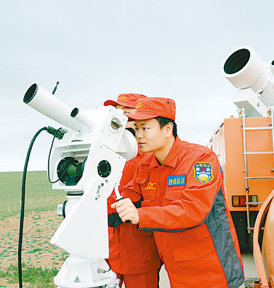 神九今日10時(shí)許返回預(yù)定區(qū)域 主著陸場(chǎng)準(zhǔn)備就緒