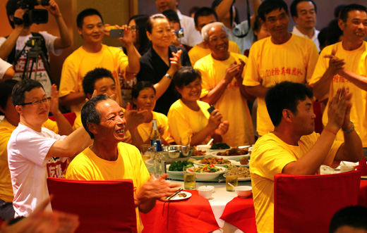 崔永元請7·21暴雨救人農(nóng)民工吃飯
