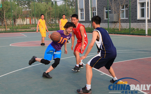 空軍女飛行員順利完成殲-10戰(zhàn)機(jī)首次單飛