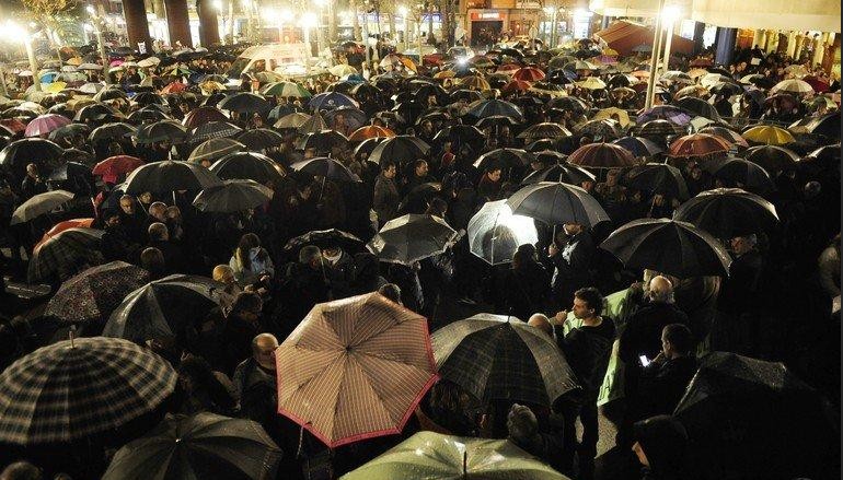 西班牙房奴跳樓引眾怒銀行忙妥協(xié) 殘疾母親冒險(xiǎn)賣(mài)腎付租金