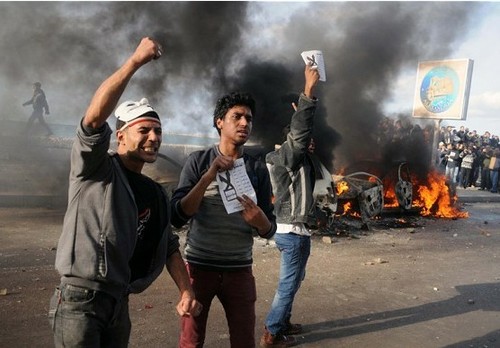 埃及憲法草案公投拉開帷幕 數(shù)十萬軍警部署投票站維持秩序