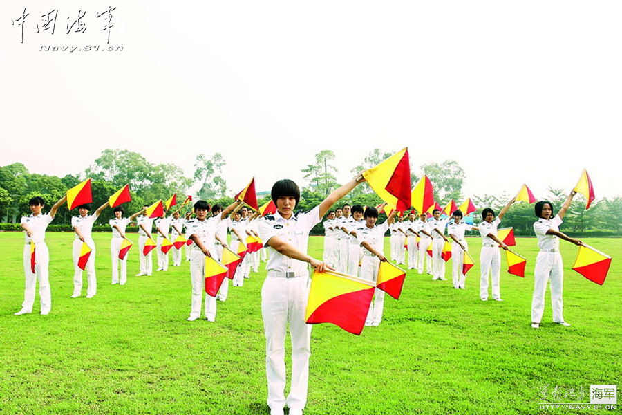 高清:圖片揭秘中國(guó)海軍部隊(duì)旗語(yǔ)信號(hào)