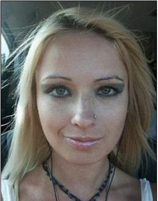 真人版“芭比娃娃和男友肯”初次會面 互相攻訐