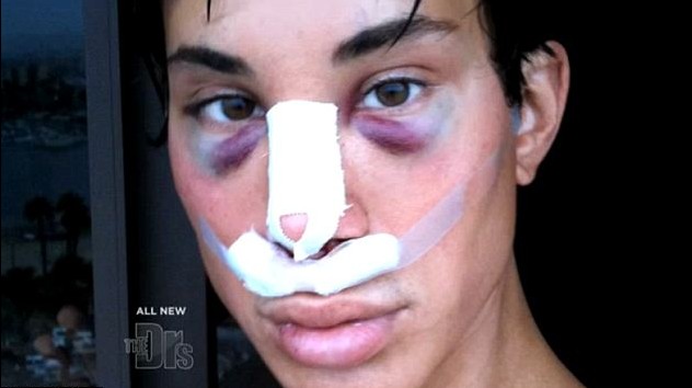 真人版“芭比娃娃和男友肯”初次會面 互相攻訐