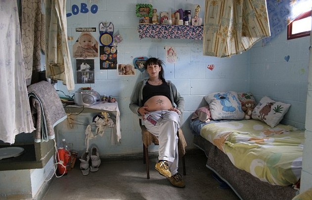 出生就陪母親坐牢 阿根廷監(jiān)獄無辜孩子境遇令人心酸