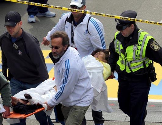 圖說(shuō)波士頓馬拉松爆炸案 現(xiàn)場(chǎng)如人間地獄