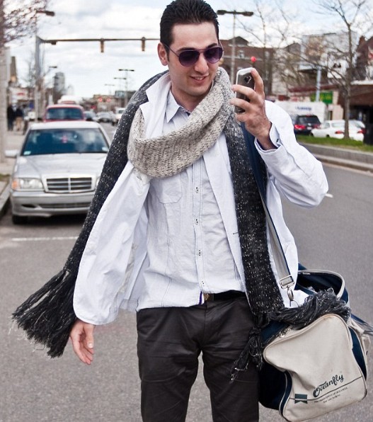 嫌犯父母堅(jiān)稱兒子無(wú)辜 伯父稱其罪有應(yīng)得