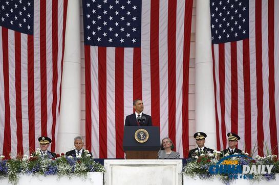 美國陣亡將士紀(jì)念日:奧巴馬前往公墓獻(xiàn)花圈