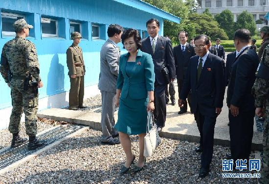 韓朝代表在三八線握手 同意下周舉行部長級(jí)會(huì)議